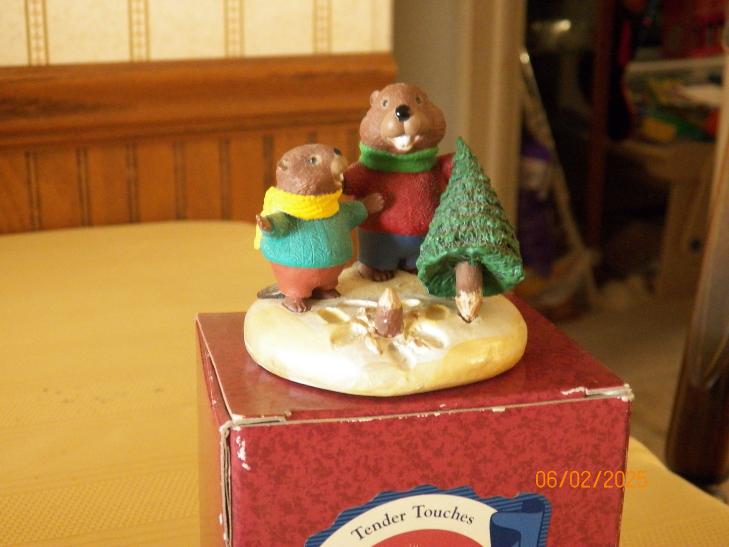 Vintage Hallmark Figurine, Tender Touches Figurine "Happy Family Memories Make the Season Bright, 1990#