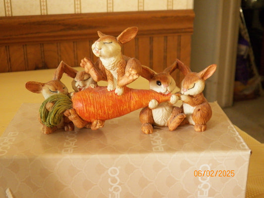 Enesco "Bunch O Bunnies Jumping Parastone" #477818 Bunny Rabbit Carrot Figurine